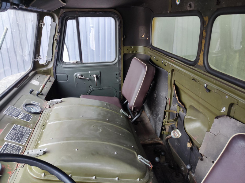 Camión caja cerrada GAZ 66: foto 8