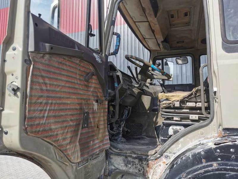 Foto del interior 1: Camión caja abierta Iveco Turbostar 240-36 platform truck Foto del interior 1: Camión caja abierta Iveco Turbostar 240-36 platform truck