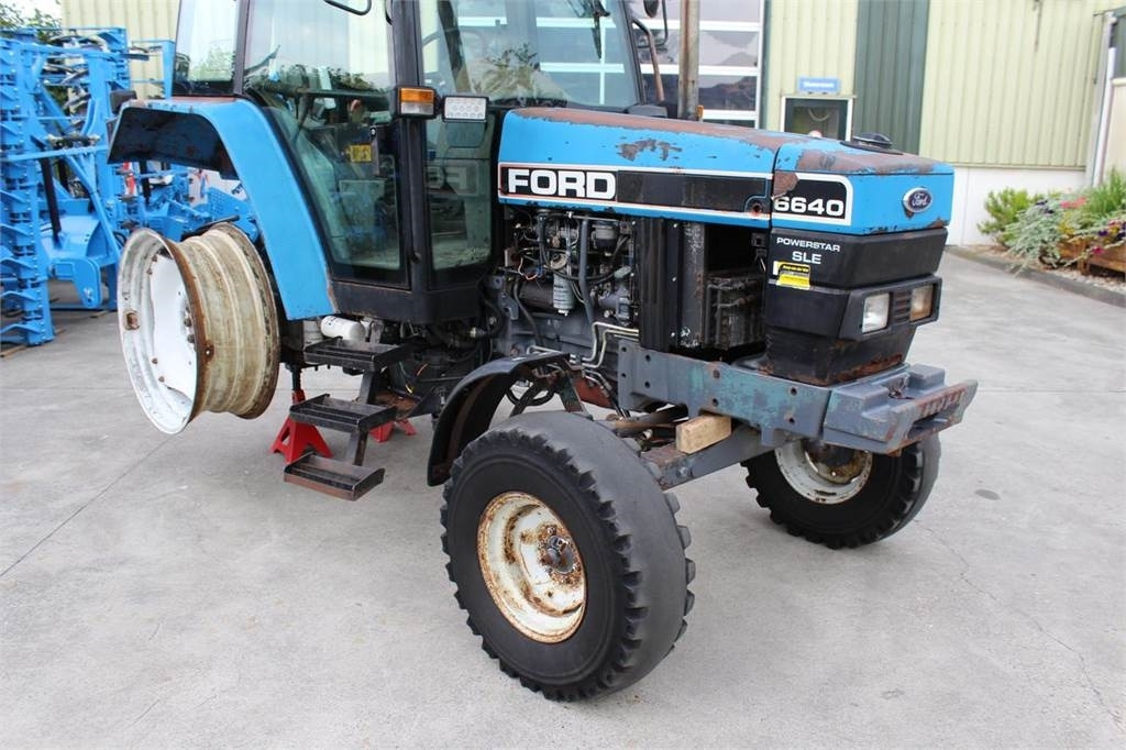 Ford 6640 2WD - Tractor: foto 2 Ford 6640 2WD - Tractor: foto 2