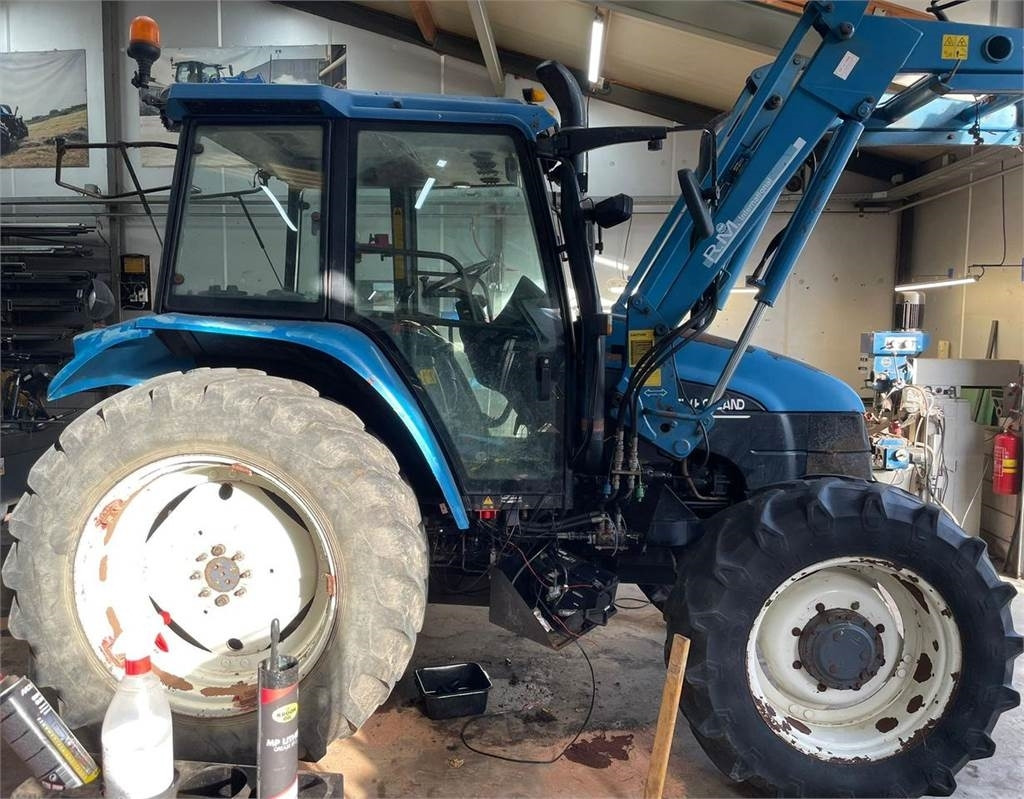 New Holland TS 90 - Tractor: foto 3 New Holland TS 90 - Tractor: foto 3