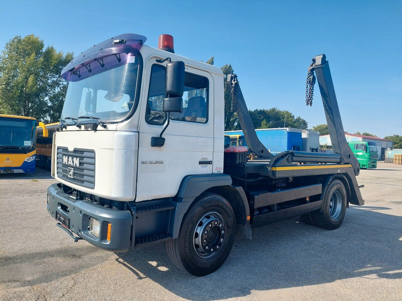 MAN ME 18.280 BB 4x2 - Camión lona: foto 1 MAN ME 18.280 BB 4x2 - Camión lona: foto 1