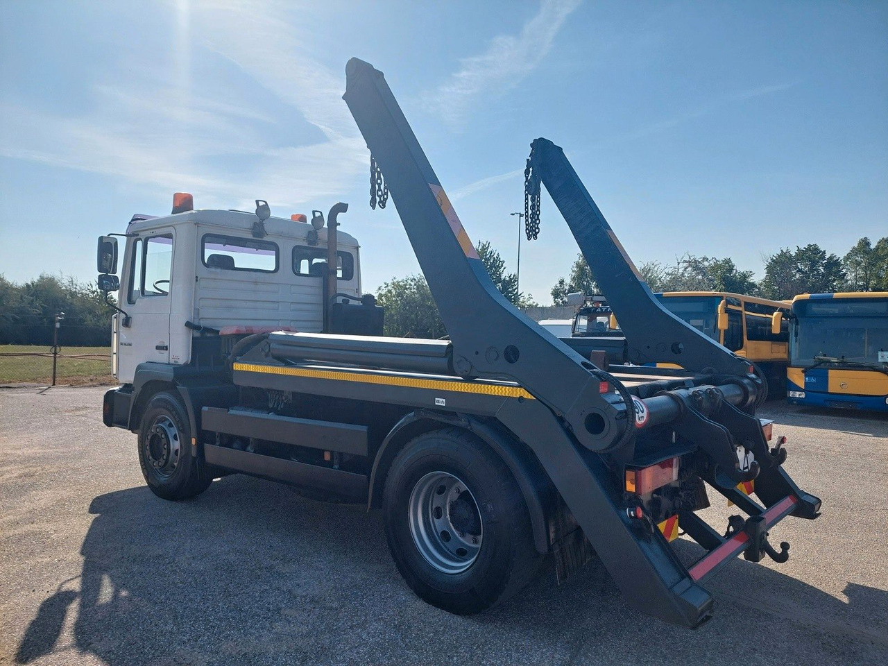 MAN ME 18.280 BB 4x2 - Camión lona: foto 3 MAN ME 18.280 BB 4x2 - Camión lona: foto 3