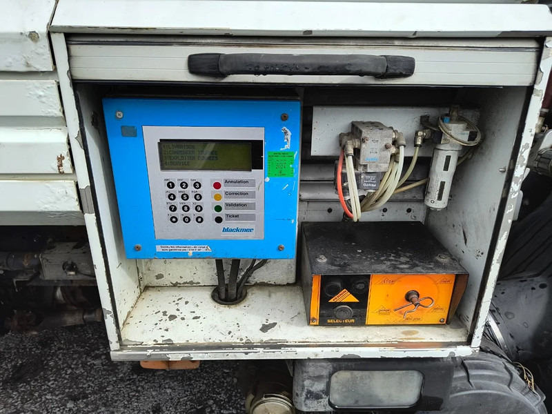 Camión cisterna para transporte de combustible Renault Premium 270 13500L FUEL / CARBURANT TRUCK - 5 COMP: foto 14 Camión cisterna para transporte de combustible Renault Premium 270 13500L FUEL / CARBURANT TRUCK - 5 COMP: foto 14