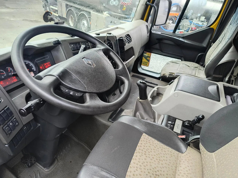 Foto del interior 1: Camión cisterna para transporte de combustible Renault Premium 270 DXI 13500L FUEL/CARBURANT - 4 COMP