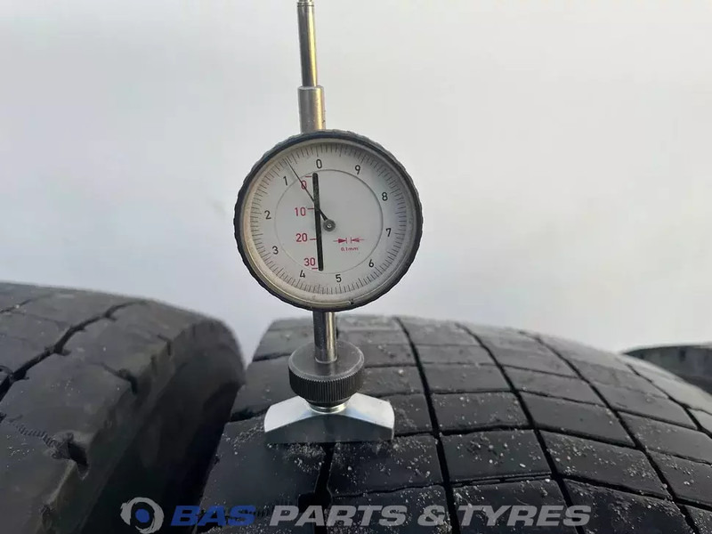 Continental Continental 305/70R19.5 Hybrid HD3 148/145 M M+S 3PMSF gebruikte set - Neumático para Camión: foto 3 Continental Continental 305/70R19.5 Hybrid HD3 148/145 M M+S 3PMSF gebruikte set - Neumático para Camión: foto 3