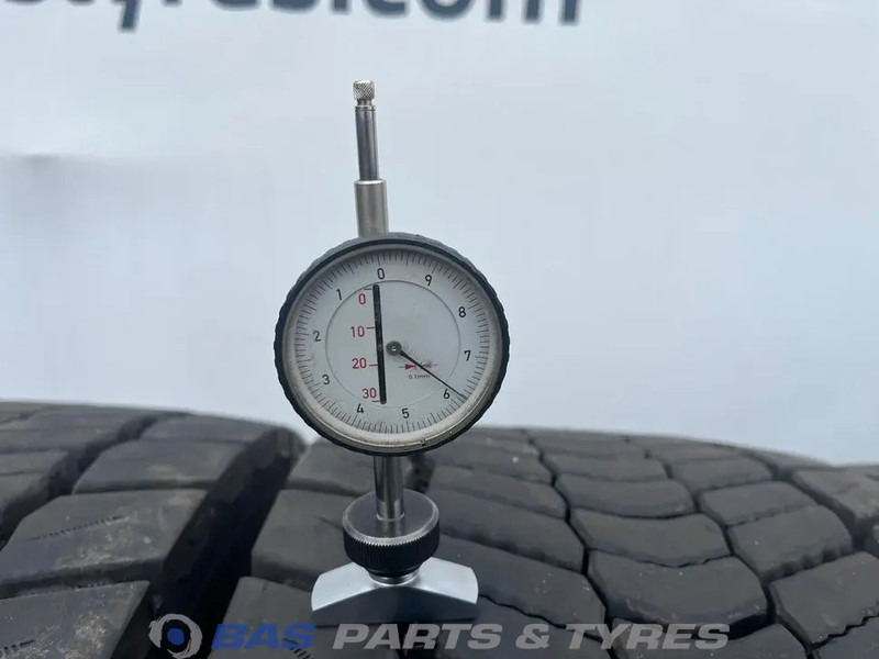 Continental Continental 315/70R22.5 Hybrid HD5 154/150 M+S 3PMSF gebruikte set - Neumático para Camión: foto 3 Continental Continental 315/70R22.5 Hybrid HD5 154/150 M+S 3PMSF gebruikte set - Neumático para Camión: foto 3