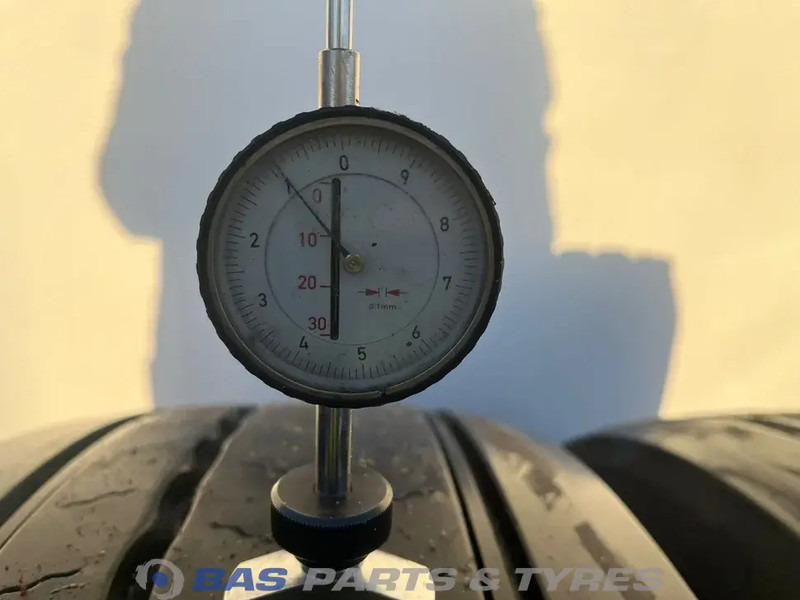 Continental Continental 315/70R22.5 Hybrid HS3+ 156/150 M+S 3PMSF gebruikte set - Neumático para Camión: foto 3 Continental Continental 315/70R22.5 Hybrid HS3+ 156/150 M+S 3PMSF gebruikte set - Neumático para Camión: foto 3