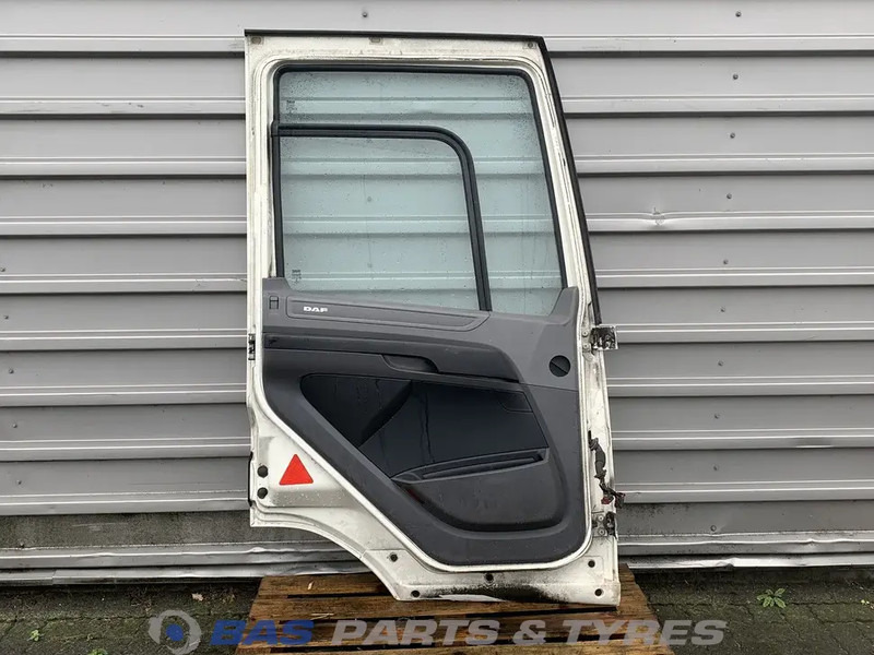 DAF CF (Meerdere types) - Puerta y piezas para Camión: foto 2 DAF CF (Meerdere types) - Puerta y piezas para Camión: foto 2