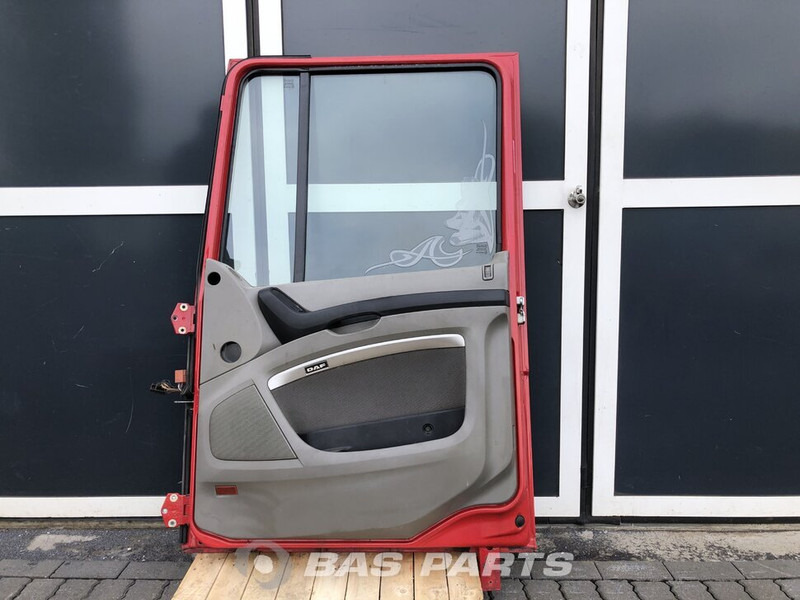 DAF XF105 Portier Rechts DAF 1308492 - Puerta y piezas para Camión: foto 2 DAF XF105 Portier Rechts DAF 1308492 - Puerta y piezas para Camión: foto 2