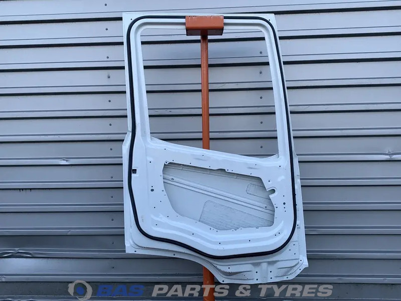 DAF XG - Puerta y piezas para Camión: foto 2 DAF XG - Puerta y piezas para Camión: foto 2