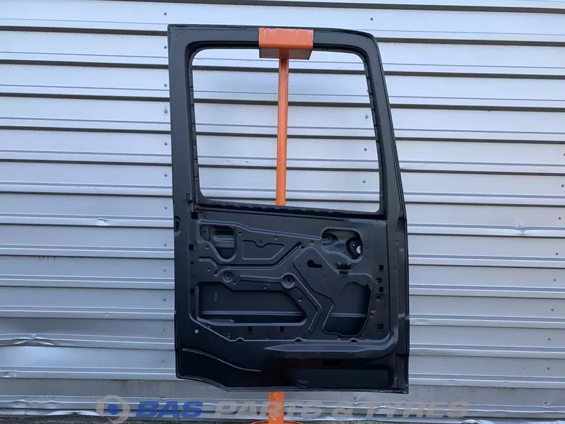Mercedes-Benz Actros MP4 - Puerta y piezas para Camión: foto 2 Mercedes-Benz Actros MP4 - Puerta y piezas para Camión: foto 2