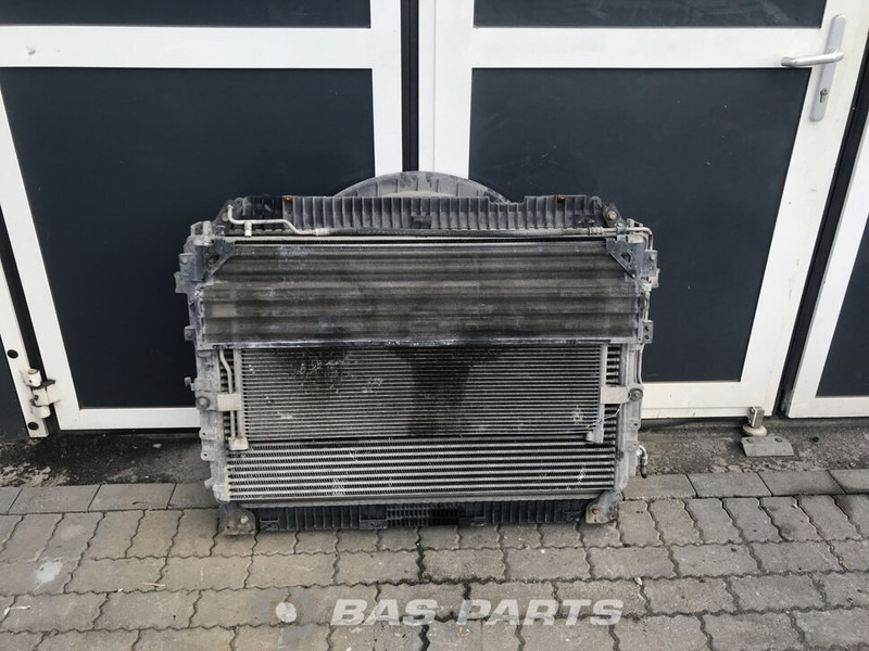 Mercedes-Benz Antos MP4 Koelerpakket Mercedes OM936LA 240 A 960 500 29 01 - Radiador para Camión: foto 1 Mercedes-Benz Antos MP4 Koelerpakket Mercedes OM936LA 240 A 960 500 29 01 - Radiador para Camión: foto 1