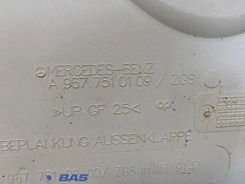 Mercedes-Benz Grille Mercedes A 967 751 01 09 - Carrocería y exterior para Camión: foto 3 Mercedes-Benz Grille Mercedes A 967 751 01 09 - Carrocería y exterior para Camión: foto 3
