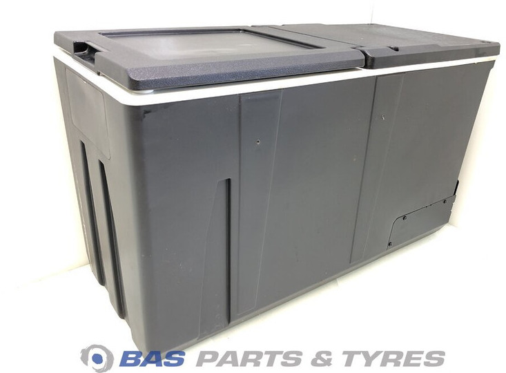 Mercedes-Benz Actros MP4 Koelkast Mercedes 36 Liter A 960 820 03 06 - Recambio para Camión: foto 2 Mercedes-Benz Actros MP4 Koelkast Mercedes 36 Liter A 960 820 03 06 - Recambio para Camión: foto 2