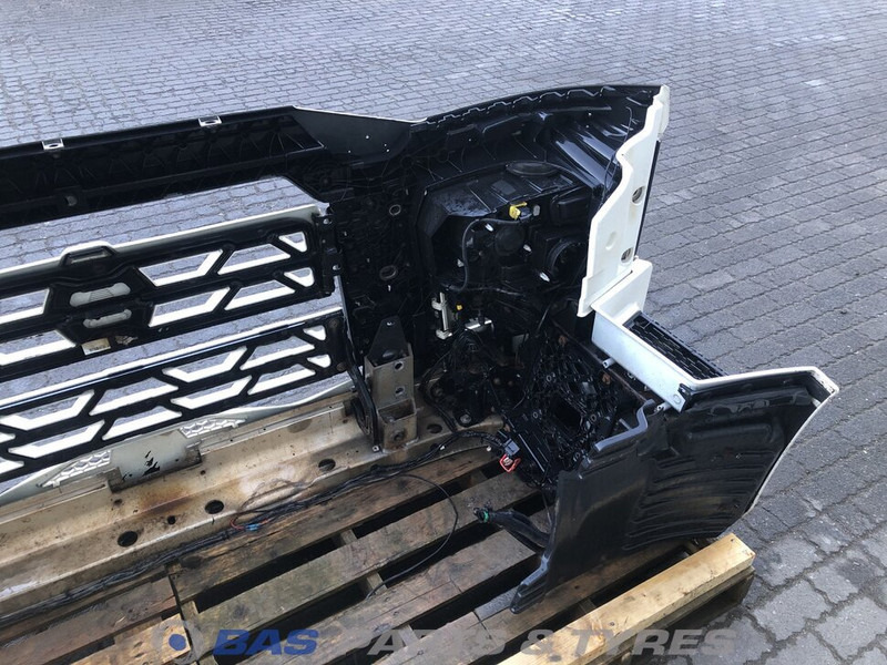 Renault T-Serie Bumper Renault 7423309367 - Parachoques para Camión: foto 5 Renault T-Serie Bumper Renault 7423309367 - Parachoques para Camión: foto 5