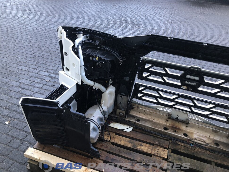 Renault T-Serie Bumper Renault 7423309367 - Parachoques para Camión: foto 4 Renault T-Serie Bumper Renault 7423309367 - Parachoques para Camión: foto 4