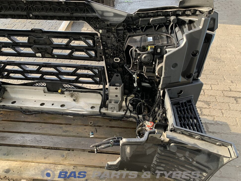 Renault T-Serie Bumper Renault 7482540689 - Parachoques para Camión: foto 5 Renault T-Serie Bumper Renault 7482540689 - Parachoques para Camión: foto 5