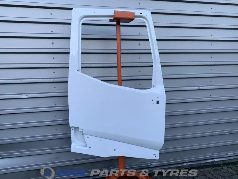 Renault T-Serie - Puerta y piezas para Camión: foto 1 Renault T-Serie - Puerta y piezas para Camión: foto 1