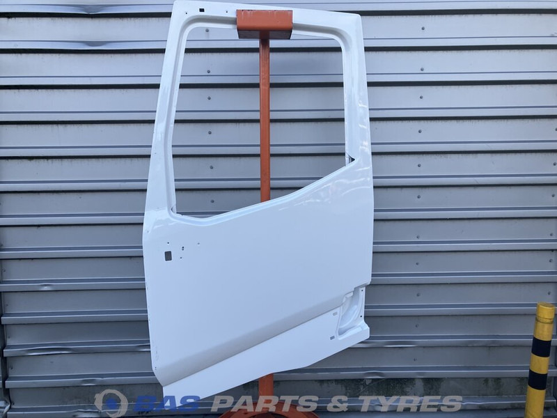 Renault T-Serie - Puerta y piezas para Camión: foto 1 Renault T-Serie - Puerta y piezas para Camión: foto 1