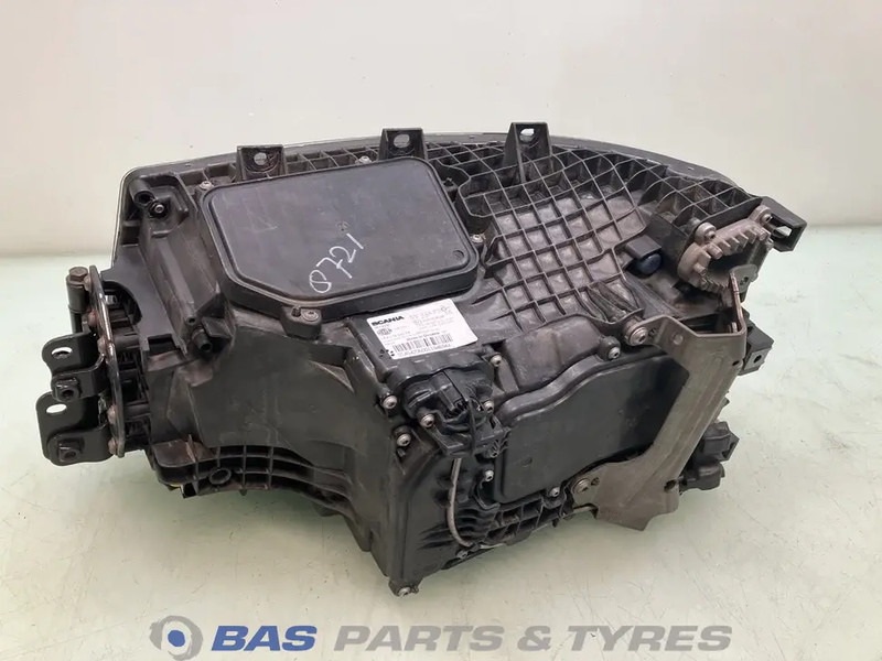 Scania Koplamp Rechts 2674391 - Faro delantero para Camión: foto 2 Scania Koplamp Rechts 2674391 - Faro delantero para Camión: foto 2