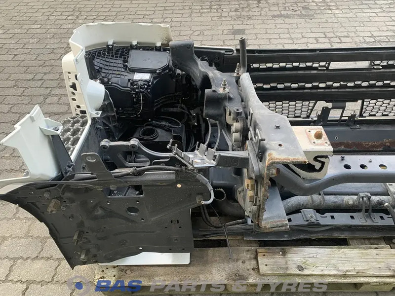 Scania R-Serie Bumper Scania 3082333 - Parachoques para Camión: foto 4 Scania R-Serie Bumper Scania 3082333 - Parachoques para Camión: foto 4