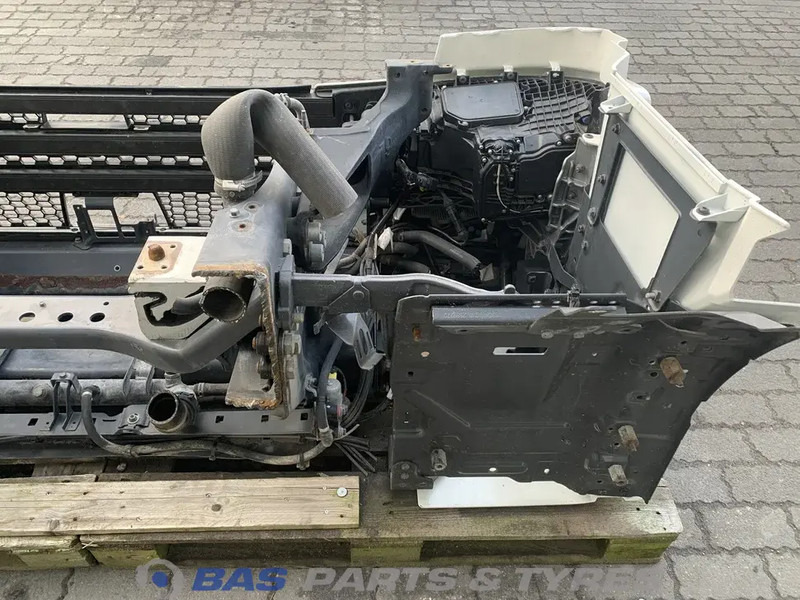 Scania R-Serie Bumper Scania 3082333 - Parachoques para Camión: foto 5 Scania R-Serie Bumper Scania 3082333 - Parachoques para Camión: foto 5