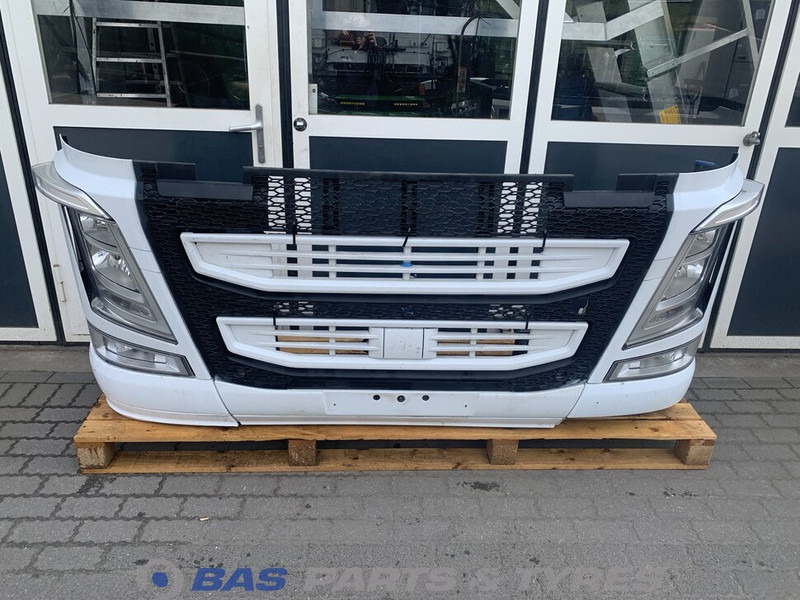 Volvo FH4 - Parachoques para Camión: foto 1 Volvo FH4 - Parachoques para Camión: foto 1