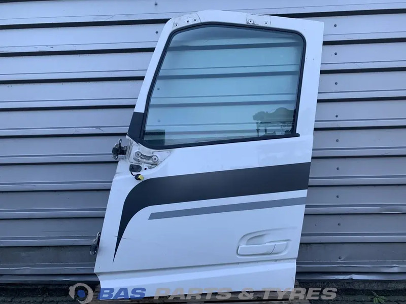 Volvo FH4 - Puerta y piezas para Camión: foto 2 Volvo FH4 - Puerta y piezas para Camión: foto 2