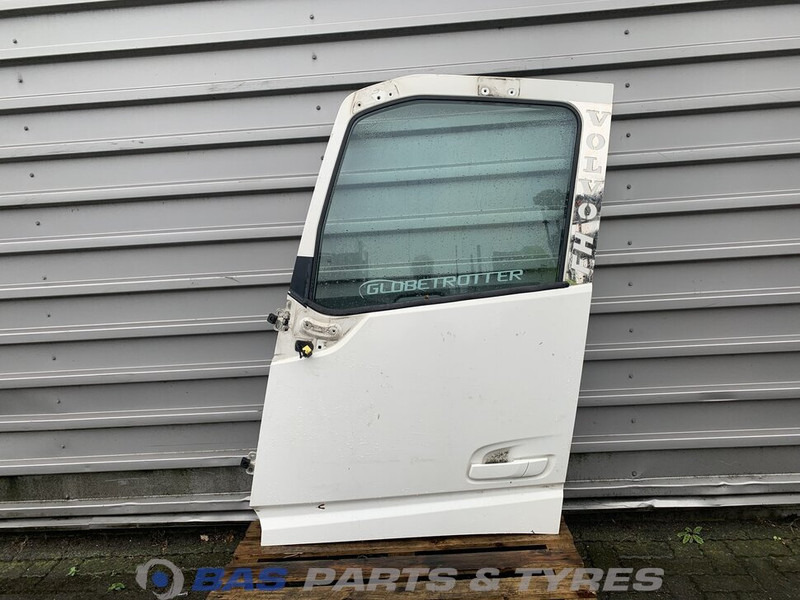 Volvo FH4 - Puerta y piezas para Camión: foto 1 Volvo FH4 - Puerta y piezas para Camión: foto 1