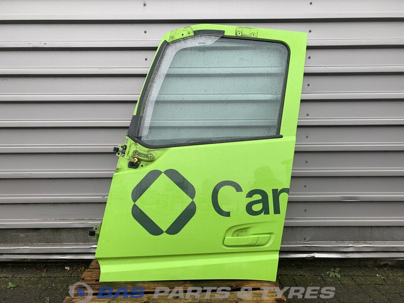 Volvo FH4 - Puerta y piezas para Camión: foto 1 Volvo FH4 - Puerta y piezas para Camión: foto 1
