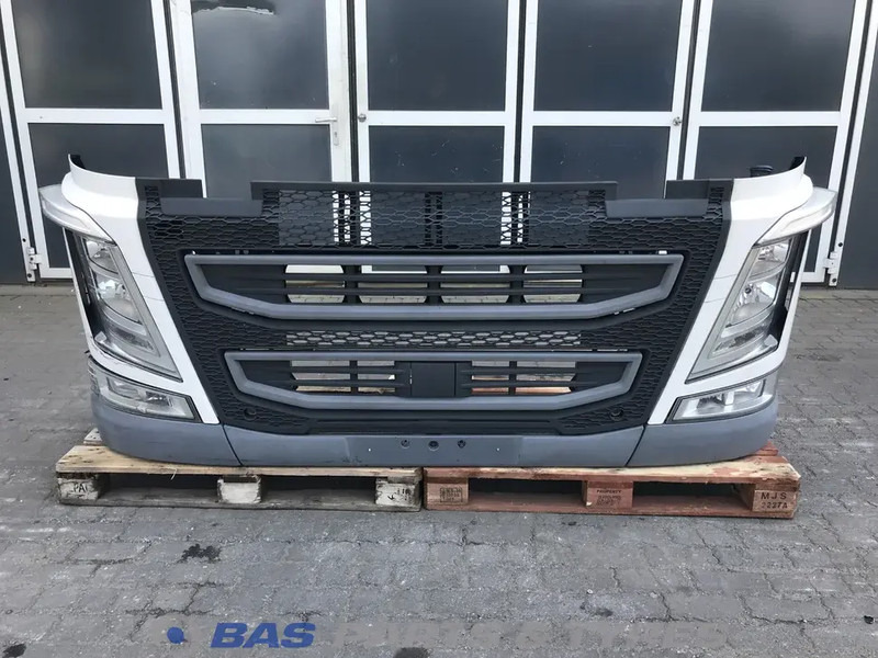 Volvo FH4 - Parachoques para Camión: foto 1 Volvo FH4 - Parachoques para Camión: foto 1