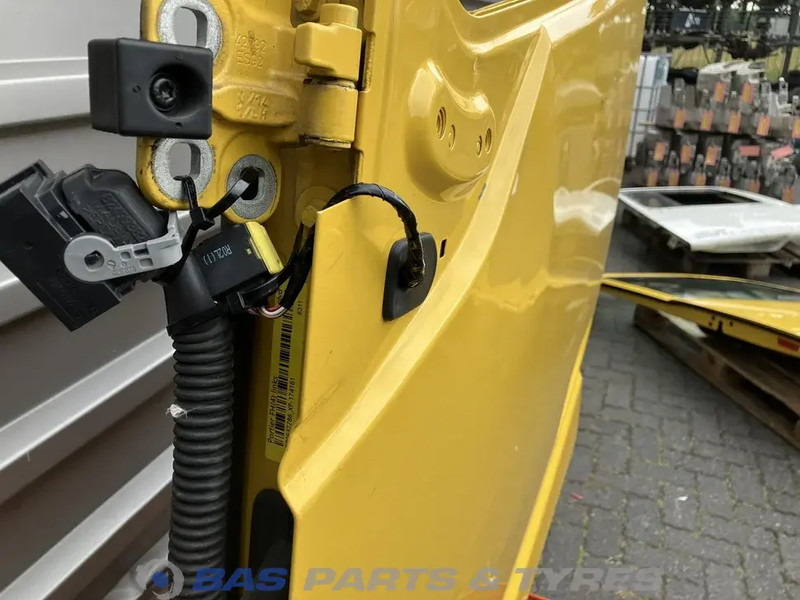 Volvo FH4B - Puerta y piezas para Camión: foto 3 Volvo FH4B - Puerta y piezas para Camión: foto 3