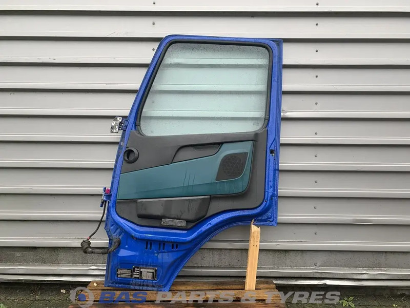 Volvo FM4 - Puerta y piezas para Camión: foto 2 Volvo FM4 - Puerta y piezas para Camión: foto 2