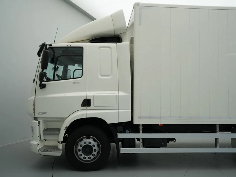 DAF CF 300 FA Sleeping Cab, New APK, Full Tank, New Tacho, 2t Laadklep - Camión caja cerrada: foto 2 DAF CF 300 FA Sleeping Cab, New APK, Full Tank, New Tacho, 2t Laadklep - Camión caja cerrada: foto 2