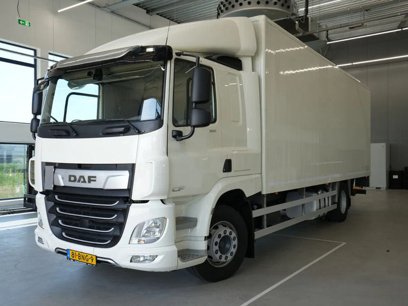 DAF CF 300 FA Sleeping Cab, New APK, Full Tank, New Tacho, 2t Laadklep - Camión caja cerrada: foto 1 DAF CF 300 FA Sleeping Cab, New APK, Full Tank, New Tacho, 2t Laadklep - Camión caja cerrada: foto 1