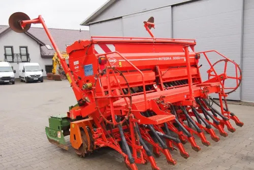 Agregat uprawowo-siewny Kuhn KE303 i INTEGRA 3000 2009 Agrebat uprawowo siewny, brona aktywna AMAZONE i KUHN - Combinado de siembra: foto 5 Agregat uprawowo-siewny Kuhn KE303 i INTEGRA 3000 2009 Agrebat uprawowo siewny, brona aktywna AMAZONE i KUHN - Combinado de siembra: foto 5