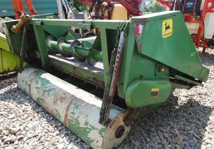 Heder John deere do kukurydzy 4 rzędowy claas john deere - Cabezal de maíz: foto 2 Heder John deere do kukurydzy 4 rzędowy claas john deere - Cabezal de maíz: foto 2