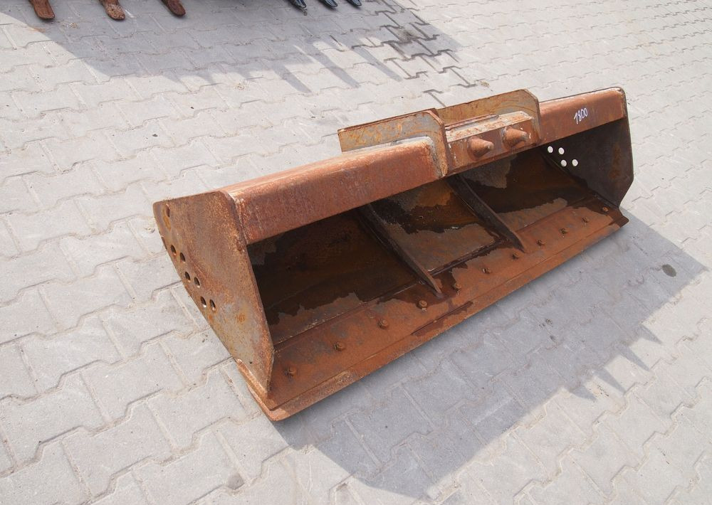 Łyżka skarpowa (skarpówka) Mecalac Mecalac 10, 12 Łyżka skarpowa (skarpówka) 1,8m - Cazo para excavadora: foto 1 Łyżka skarpowa (skarpówka) Mecalac Mecalac 10, 12 Łyżka skarpowa (skarpówka) 1,8m - Cazo para excavadora: foto 1