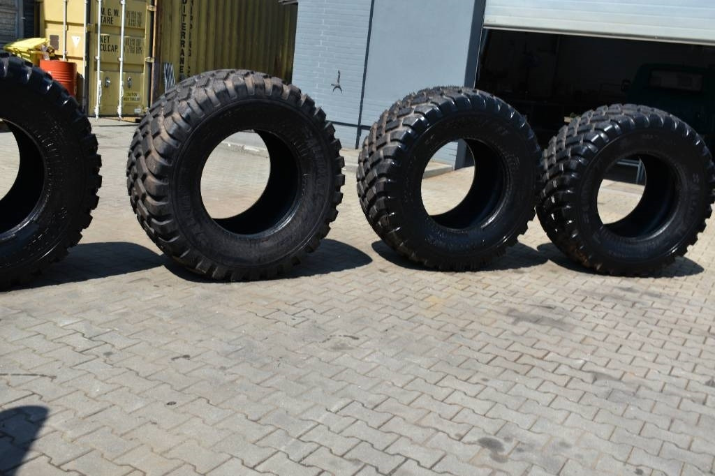 Alliance 600/55R26.5 / 882/ 165D /Steel Belted TL - Neumático para Maquinaria agrícola: foto 2 Alliance 600/55R26.5 / 882/ 165D /Steel Belted TL - Neumático para Maquinaria agrícola: foto 2