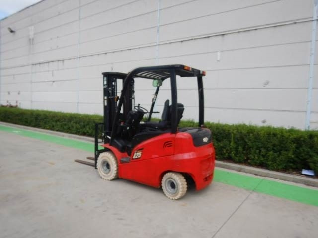 Hangcha CPD25-AC4 - Carretilla elevadora eléctrica: foto 3 Hangcha CPD25-AC4 - Carretilla elevadora eléctrica: foto 3