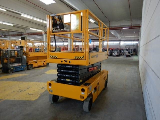 Haulotte Compact 12 AE - Plataforma de tijeras: foto 4 Haulotte Compact 12 AE - Plataforma de tijeras: foto 4