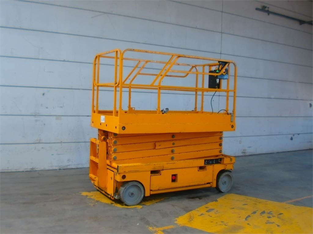 Haulotte Compact 12 - Plataforma de tijeras: foto 2 Haulotte Compact 12 - Plataforma de tijeras: foto 2