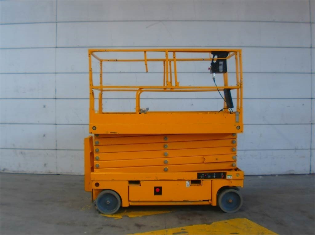 Haulotte Compact 14 - Plataforma de tijeras: foto 1 Haulotte Compact 14 - Plataforma de tijeras: foto 1