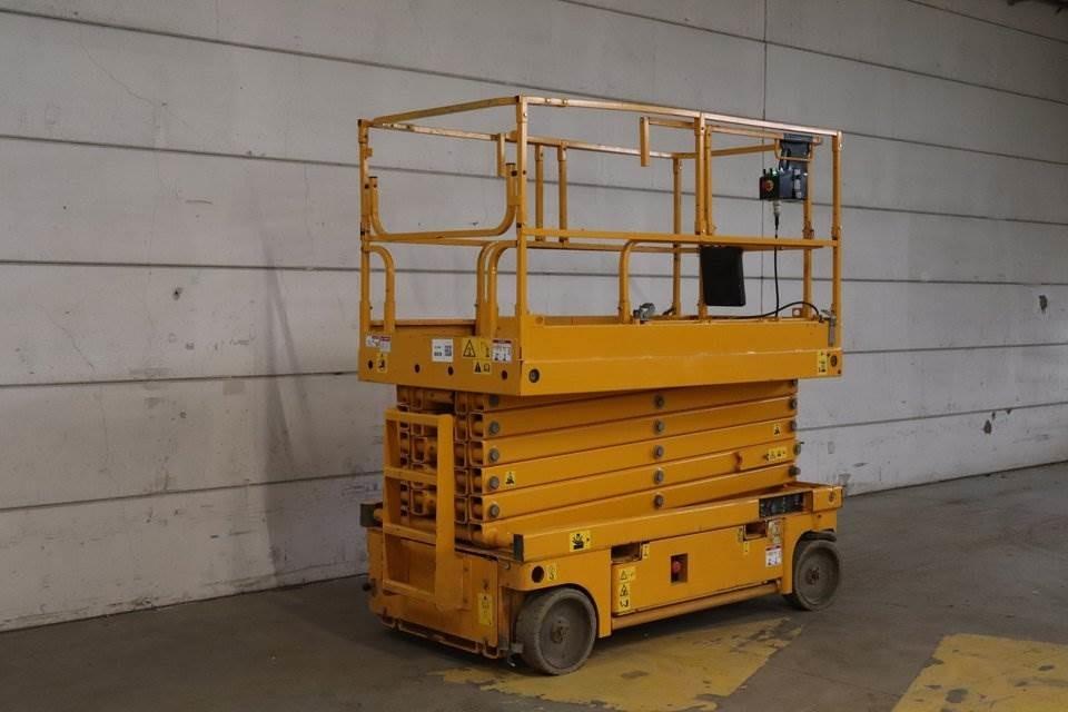 Haulotte Compact 14 - Plataforma de tijeras: foto 3 Haulotte Compact 14 - Plataforma de tijeras: foto 3