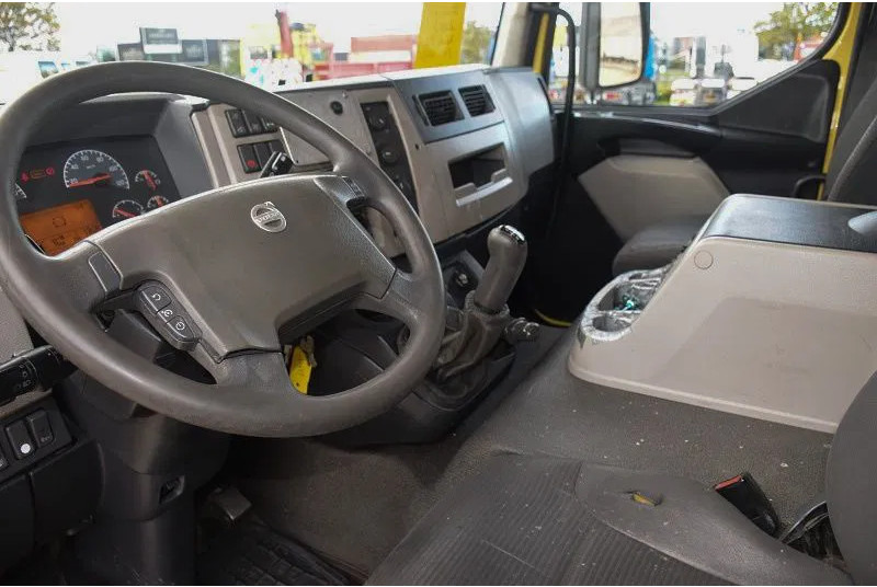 Camión caja abierta Volvo FL 250: foto 13