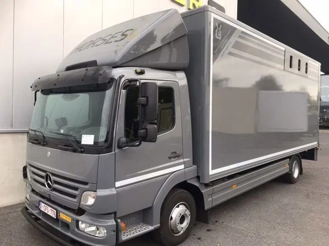 Mercedes-Benz Atego 1018 *Cruise control*Airco*Achteruitrijcamera*elektrische ruiten - Camión para caballos: foto 1 Mercedes-Benz Atego 1018 *Cruise control*Airco*Achteruitrijcamera*elektrische ruiten - Camión para caballos: foto 1