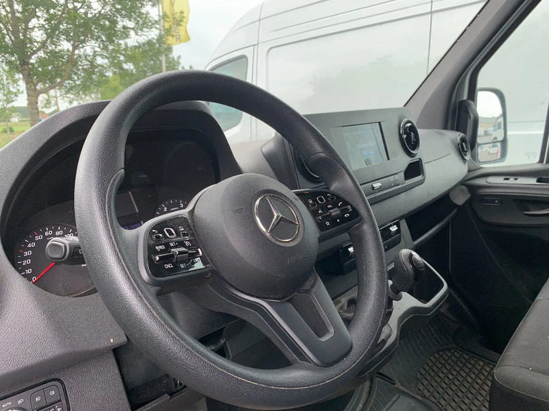 Mercedes-Benz Sprinter 317 CDI*L2H2*360°CAMERA*TEMPOMAT*NAVIGATIE*STOELVERWARMING* - Furgón: foto 4 Mercedes-Benz Sprinter 317 CDI*L2H2*360°CAMERA*TEMPOMAT*NAVIGATIE*STOELVERWARMING* - Furgón: foto 4