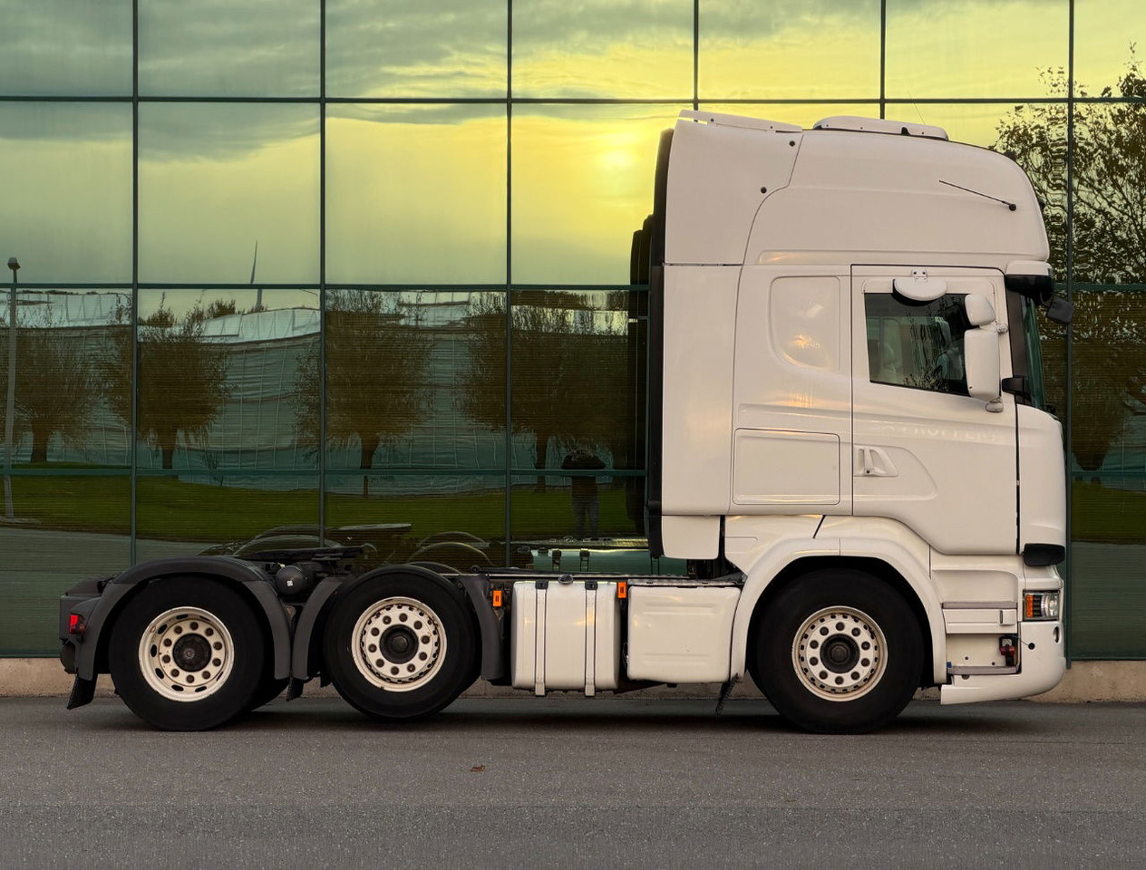 Scania R450 Topline 6X2 Twinsteer Retarder 2X Tanks Park Cooling TOP Condition - Cabeza tractora: foto 5 Scania R450 Topline 6X2 Twinsteer Retarder 2X Tanks Park Cooling TOP Condition - Cabeza tractora: foto 5