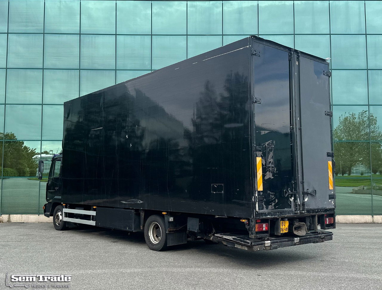 MAN LE 220C Euro 3 Isolated BOX + BOX Heater 740 x 240 x 295 CM Inside Holland Truck - Camión caja cerrada: foto 3 MAN LE 220C Euro 3 Isolated BOX + BOX Heater 740 x 240 x 295 CM Inside Holland Truck - Camión caja cerrada: foto 3