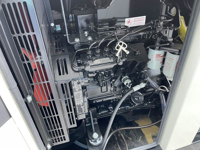 Generador industriale Cummins 55 kVA: foto 13